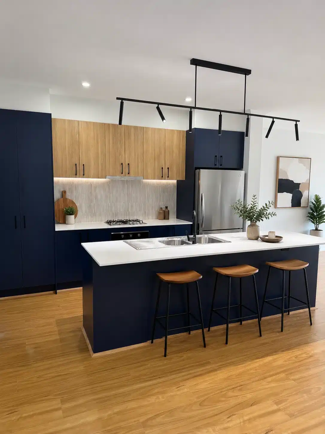 Stunning navy kitchen deisgn built by expert builders